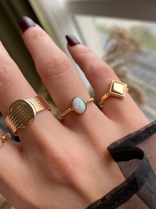 Oval Beyaz Opal Taş Yüzük